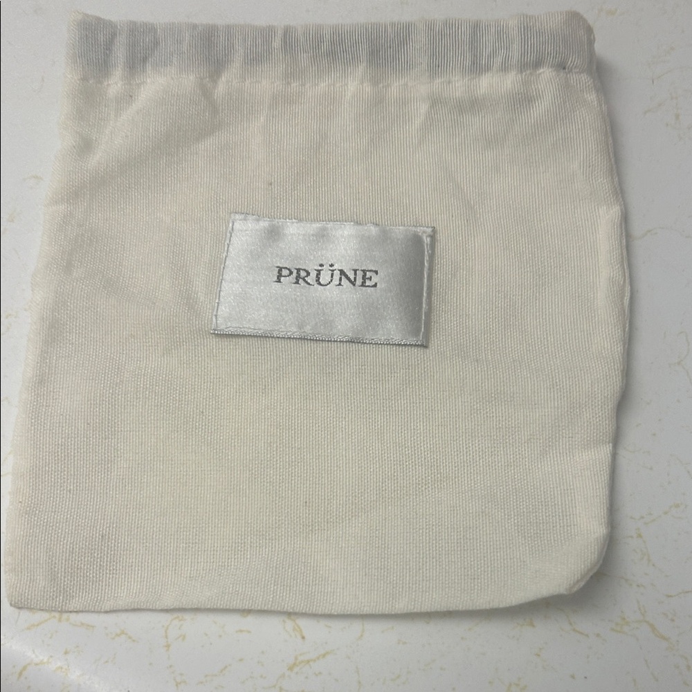 Prüne Cream Drawstring Bag